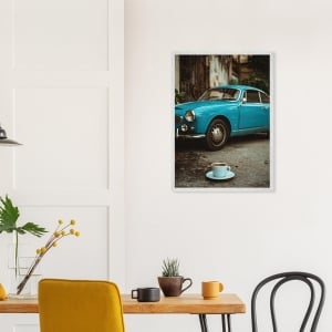 Retro kaffeplakat – blå klassiker & kaffekop på gaden 8 7683f9cd-b449-4fbf-bf55-4940fa16188a